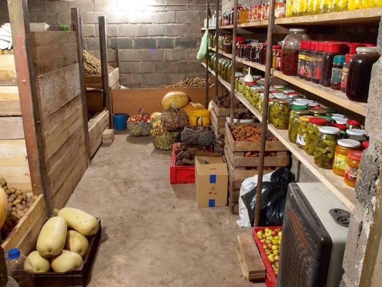 Погреб на дачном участке своими руками - Внутреннее обустройство погреба Погреб на дачном участке своими руками - Внутреннее обустройство погреба