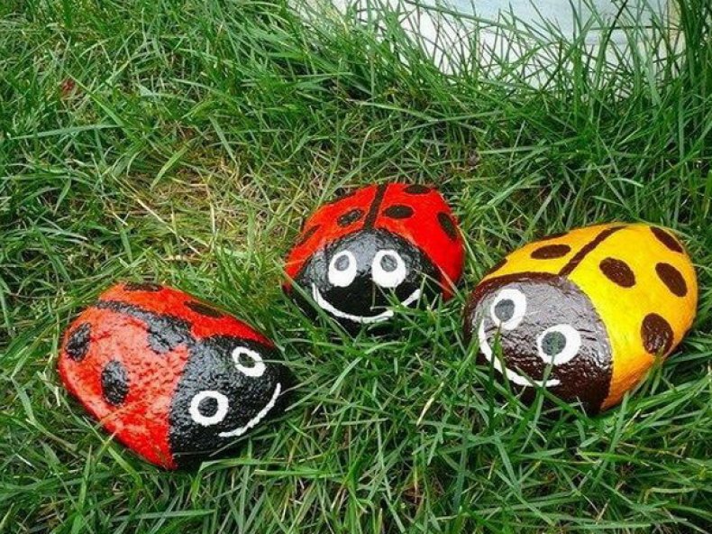 Bozhya Korovka Iz Kamnya Svoimi Rukami Bozhya Korovka Svoimi Rukami Bozhya Korovka Iz Kamnej Bumagi Plastikovyh Butylok Bisera Plastilina I Tkani Reznoj Palisad Centr Narodnyh Hudozhestvennyh Promyslov I