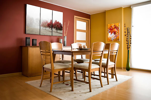 Модульная картина с осенним пейзажем в интерьере столовой