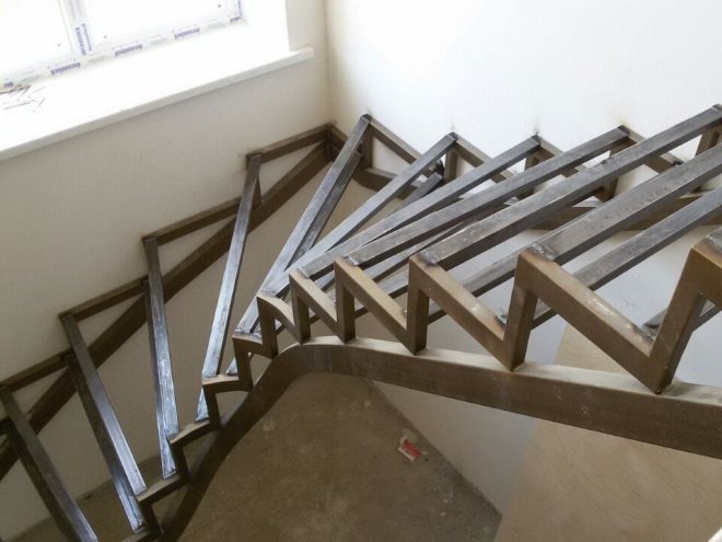 Особенности конструкций лестниц на металлокаркасе
