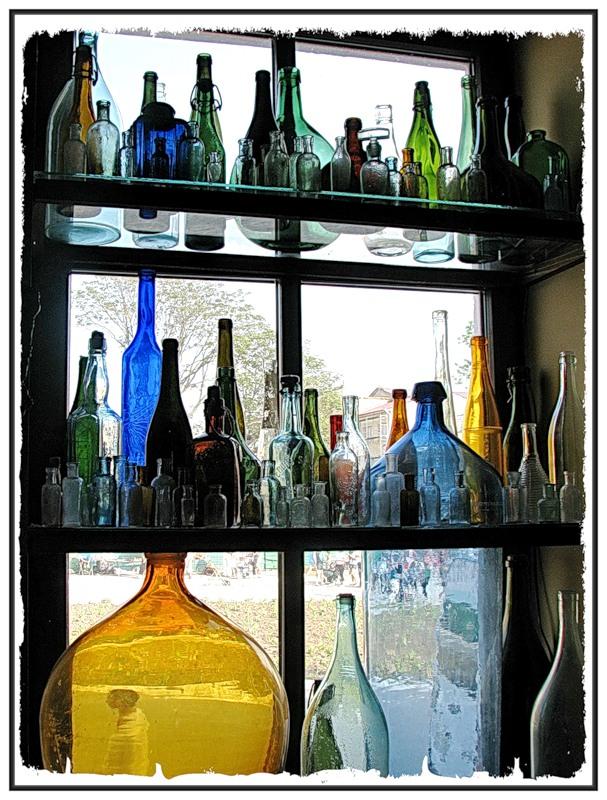 Множество оригинальных вариантов использования стеклянных бутылок, фото № 26