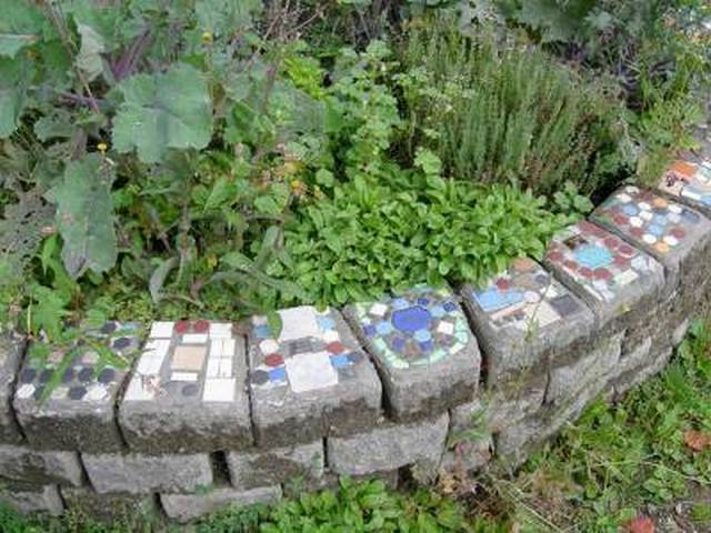 Из ненужного в нужное. Часть 5: изделия из битой посуды и керамической плитки, фото № 10