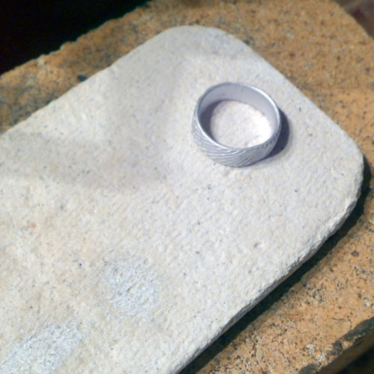 Как сделать из серебряной глины широкое кольцо с рельефом, фото № 33