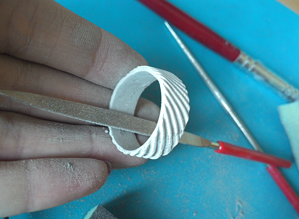Как сделать из серебряной глины широкое кольцо с рельефом, фото № 29
