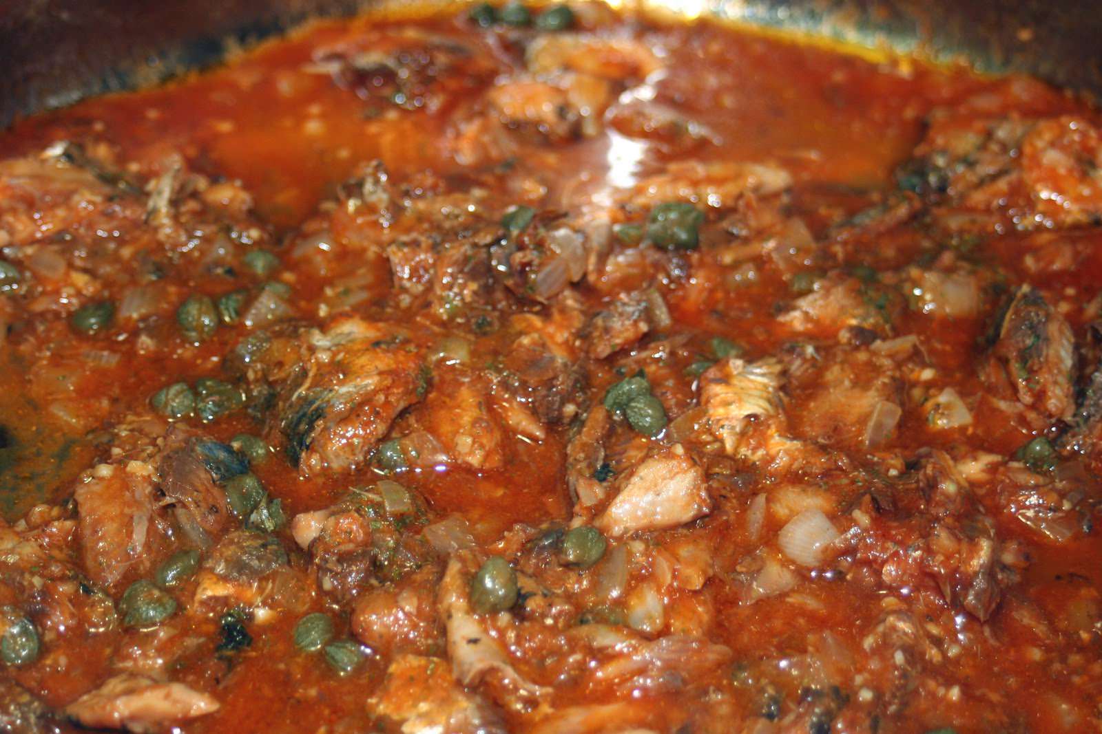 Заготовленная дома килька получается куда вкуснее, чем магазинная