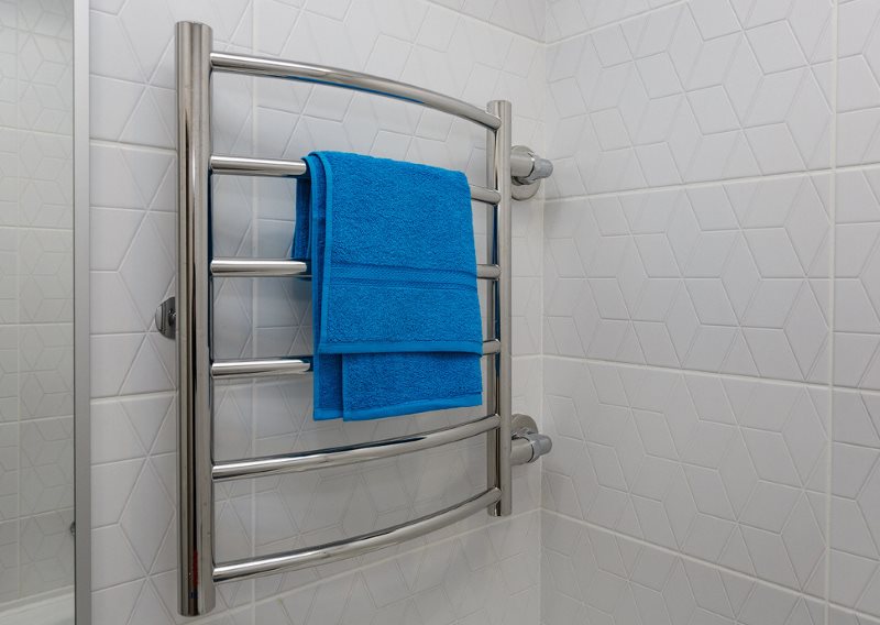 Виды полотенцесушителей для ванной фото