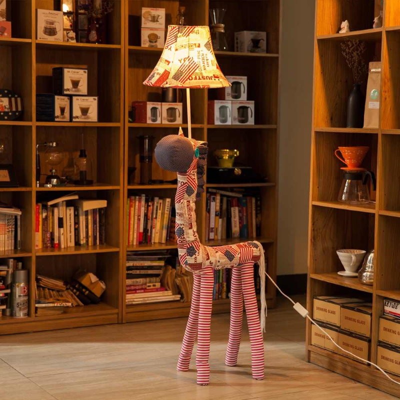 Детский торшер в форме жирафа из мультфильма