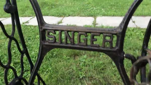 Надпись Singer