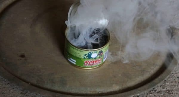 Дезинфекция курятника с помощью серной дымовой шашки