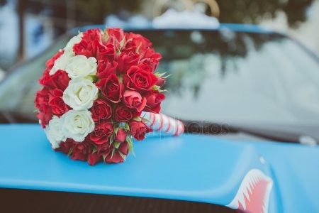 Красивые фото букет цветов в машине 005