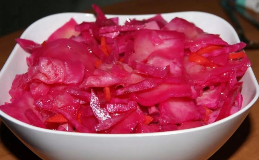 Маринованная капуста кусочками со свёклой