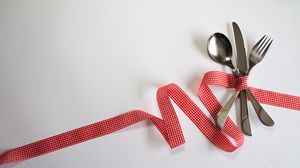 Превью обои столовые приборы, лента, вилка, ложка, нож