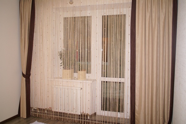 фото шторки кисеи в спальне с балконом