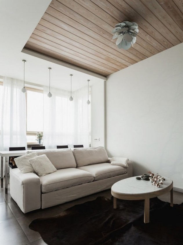 Белый диван в интерьере гостиной