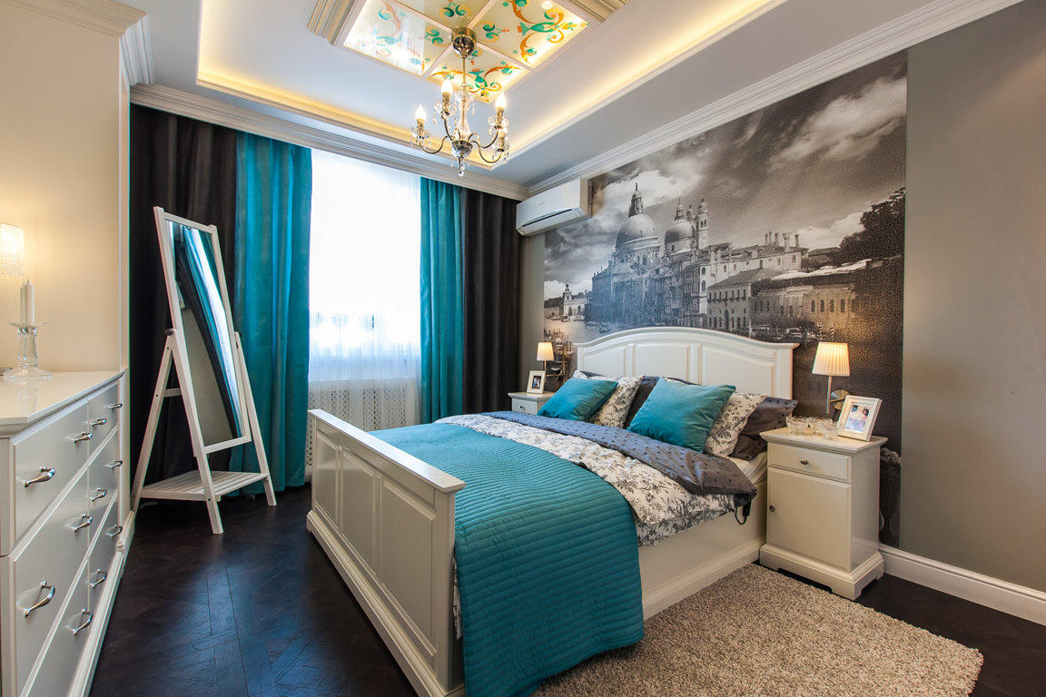 Сделать спальную комнату более уютной можно при помощи сочетания бирюзового цвета с бежевой или песочной цветовыми гаммами 