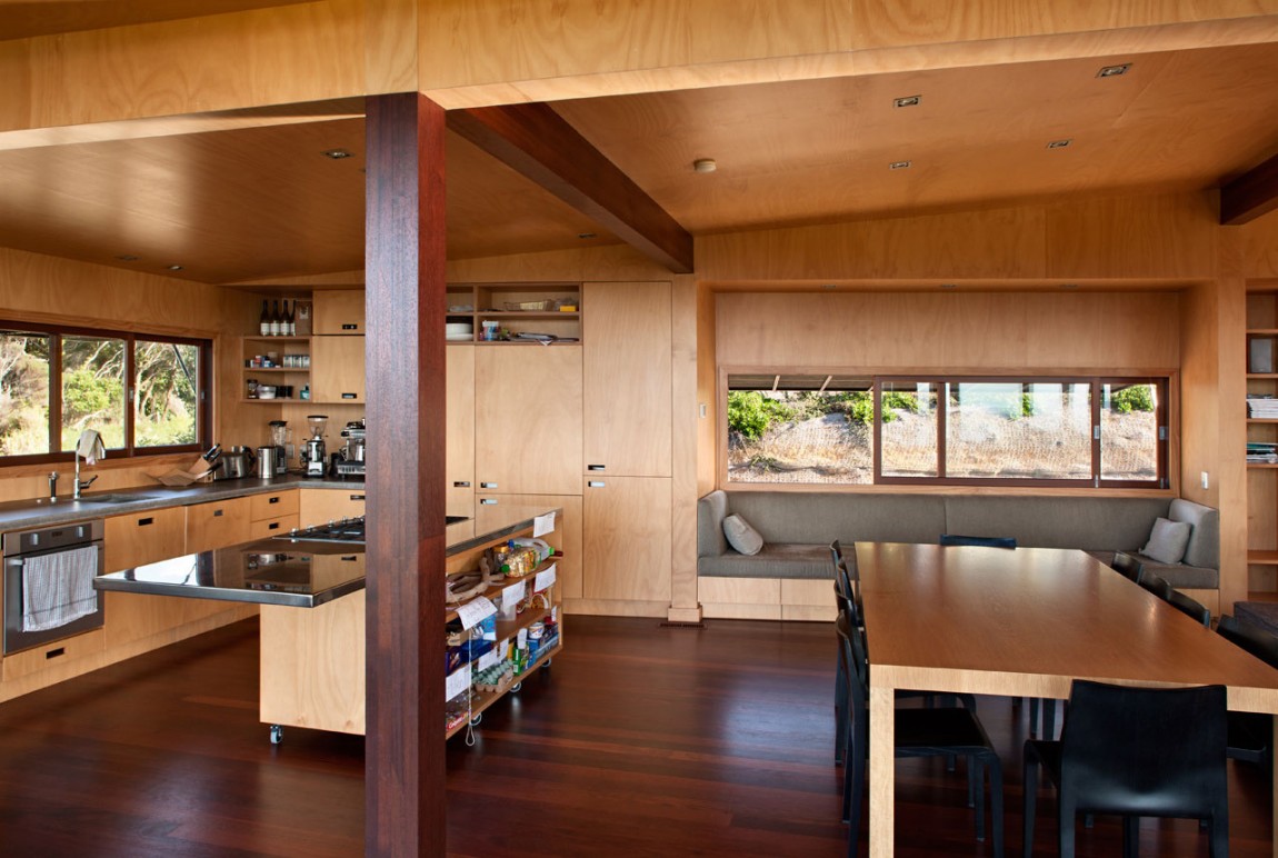Интерьер деревянной кухни