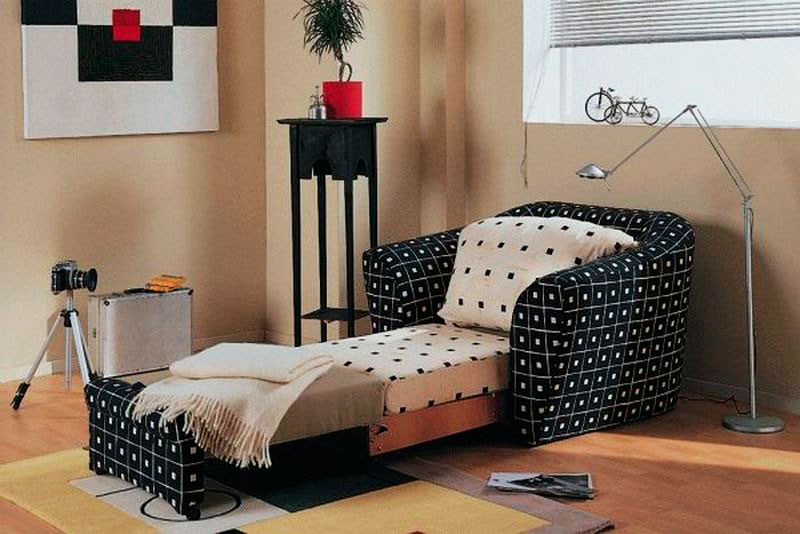 Раскладное кресло кровать в интерьере комнаты