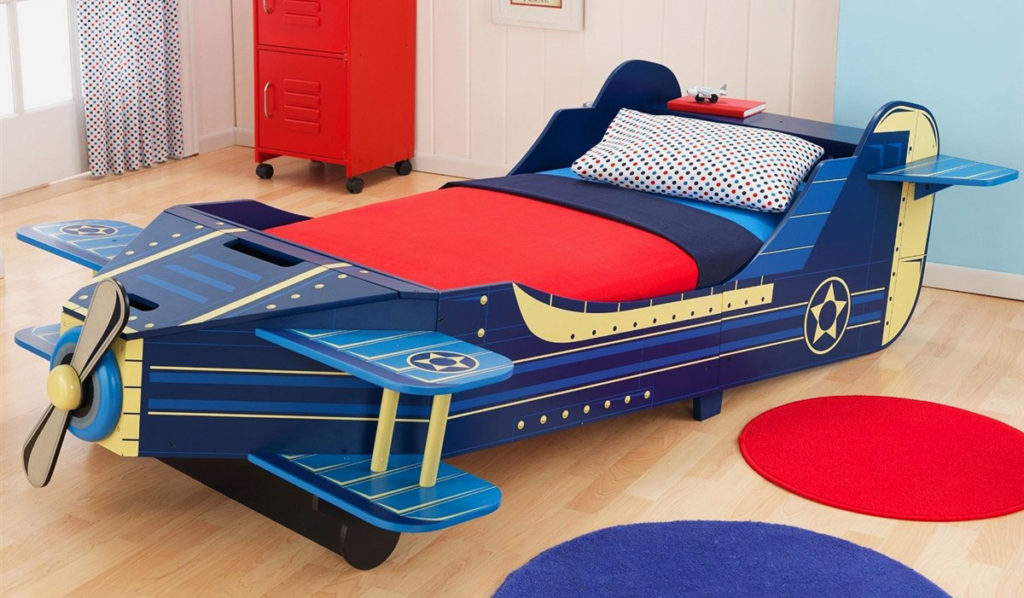Кровать-самолет для мальчика