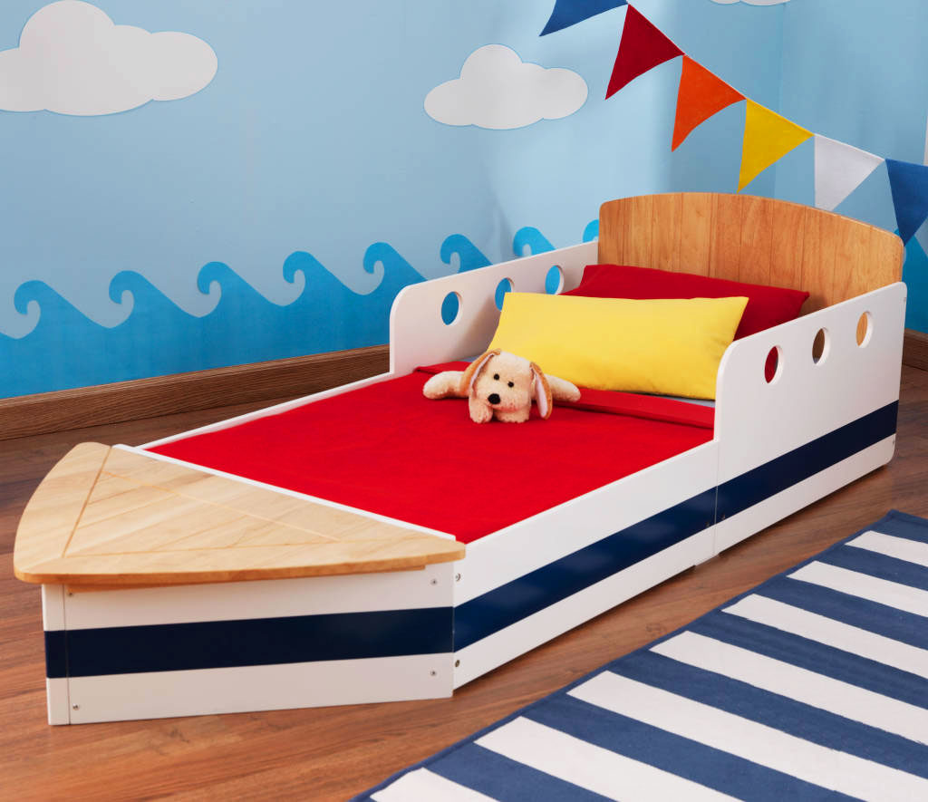 Детская кровать для мальчика в виде кораблика