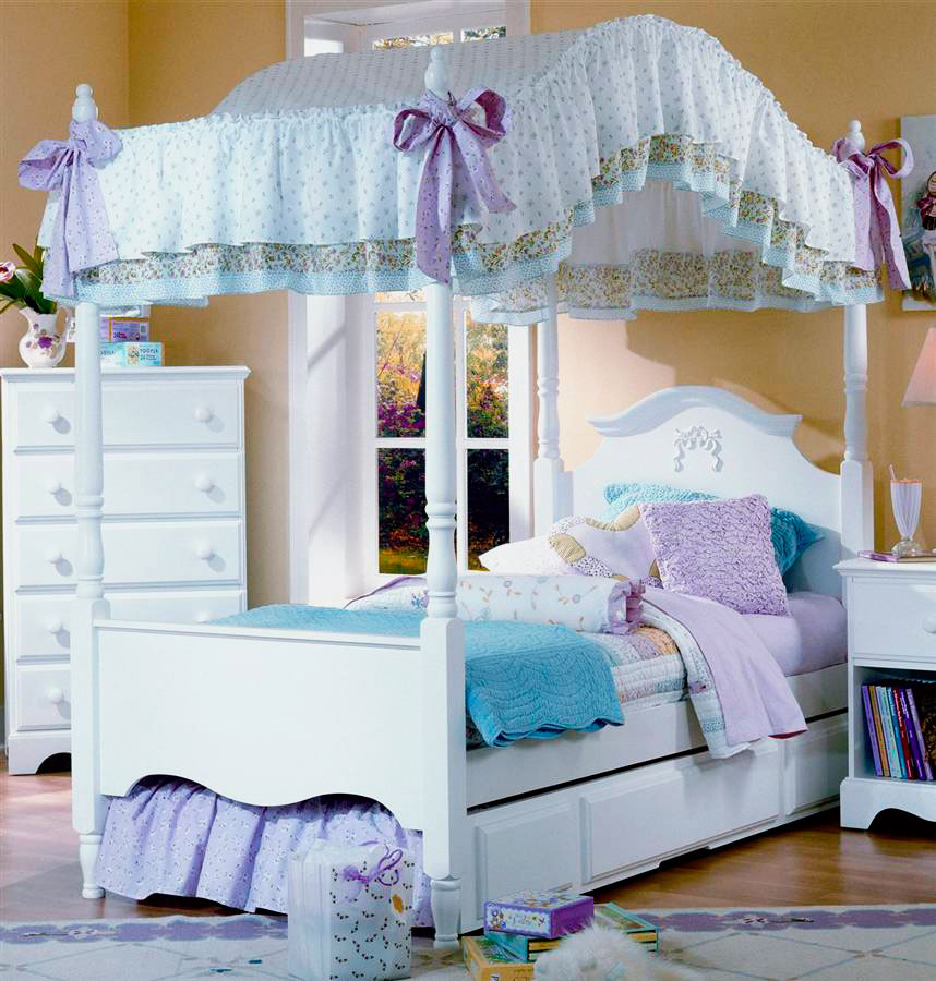 Кровать для девочки с балдахином