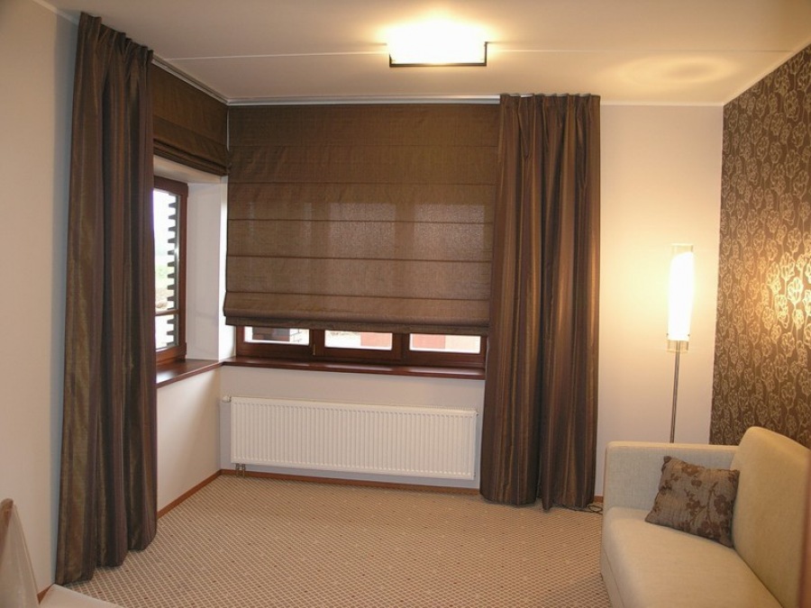 Римские шторы в спальню в современном стиле