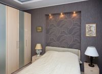 В спальне ниши из гипсокартона могут нести и чисто дизайнерскую функцию отделки стены у изголовья (фото «А»)