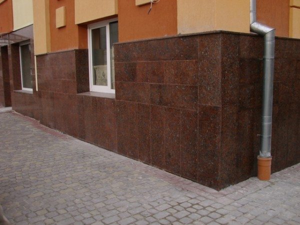Мраморное покрытие слишком дорого стоит и превращает дом в мавзолей. Мраморное покрытие слишком дорого стоит и превращает дом в мавзолей.