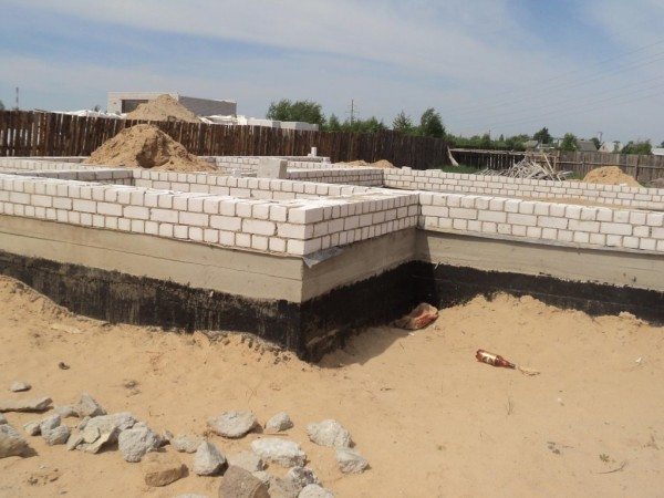 Силикатные блоки можно использовать только в сухом климате Силикатные блоки можно использовать только в сухом климате