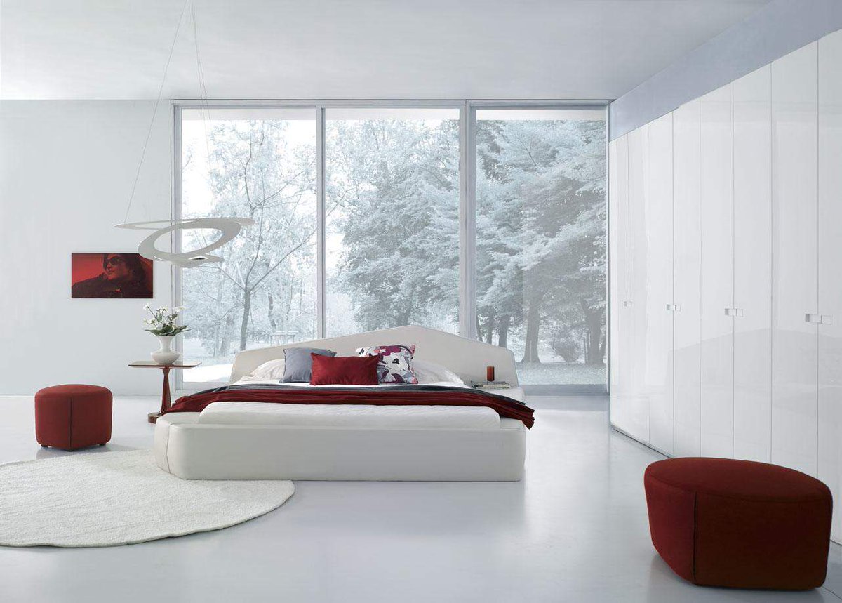 спальня белая глянцевая в интерьере