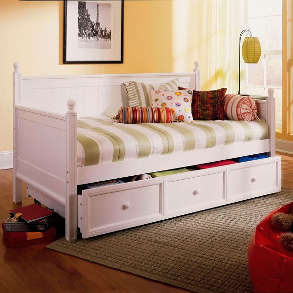 Кровать-диван с ящиками в детской комнате