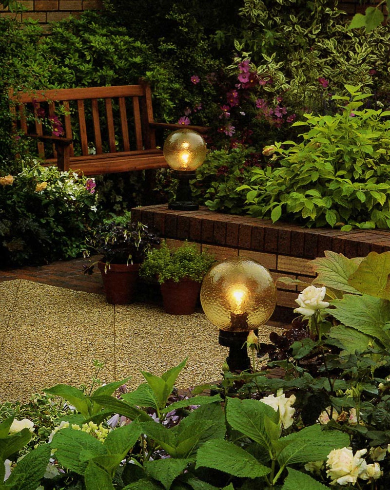 Шарообразные фонари для сада