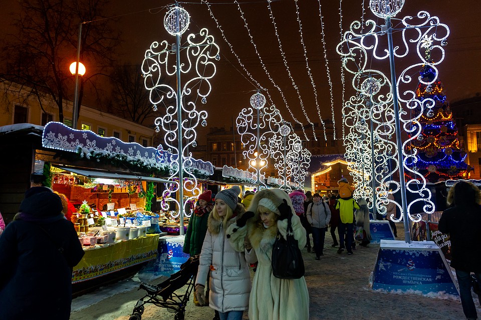 Почти 80 % украшений на улицах города будут прошлогодними. Тем не менее новинок, утверждают городские власти, тоже планируется достаточно. Фото: Олег ЗОЛОТО