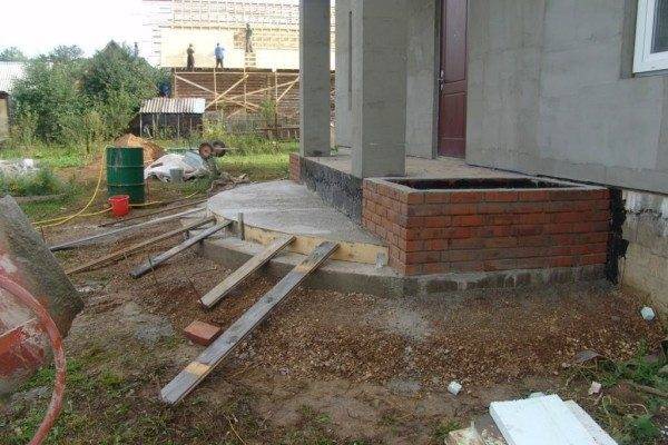 Как залить ступени для крыльца полукругом самостоятельно Как залить ступени для крыльца полукругом самостоятельно