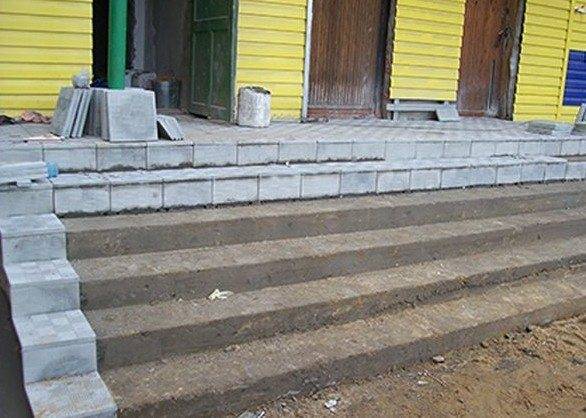 Проще всего выполнять подобные работы, если площадка сделана из бетона, особенно это относится к ступеням Проще всего выполнять подобные работы, если площадка сделана из бетона, особенно это относится к ступеням
