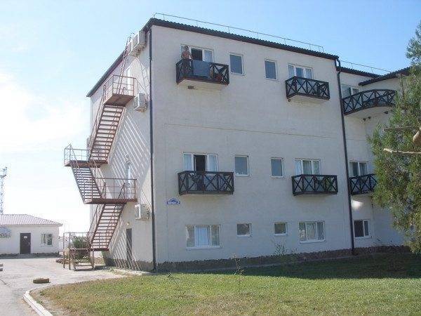 Такая лестница из железа своими руками, как на фото – самый распространённый вариант, когда речь идёт о безопасности и необходимости обеспечения требований пожарников Такая лестница из железа своими руками, как на фото – самый распространённый вариант, когда речь идёт о безопасности и необходимости обеспечения требований пожарников