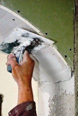 наносим шпаклевку наносим шпаклевку