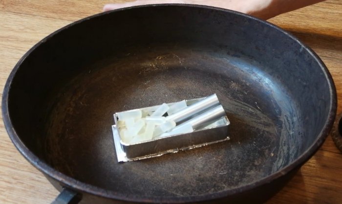 Π‘Π°ΠΌΠΎΠ΄Π΅Π»ΡΠ½ΡΠΉ ΠΊΠΎΠ½Π΄ΡΠΊΡΠΎΡ ΠΈΠ· ΡΠ΅ΡΠΌΠΎΠΊΠ»Π΅Ρ Π΄Π»Ρ ΡΠΎΠ΅Π΄ΠΈΠ½Π΅Π½ΠΈΡ Π½Π° ΠΊΠΎΡΠΎΠΉ ΡΡΡΡΠΏ