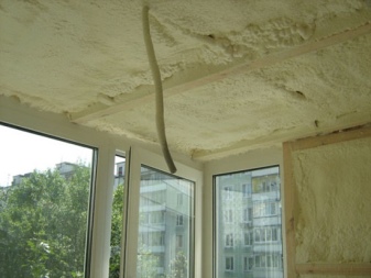Как и из чего сделать потолки на балконе?