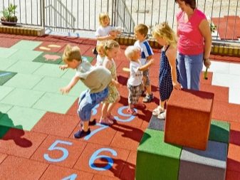 Покрытие для детских площадок на даче: виды и выбор настила