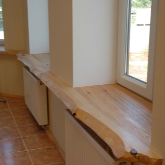 Практичны ли деревянные подоконники и как они смотрятся в интерьере?