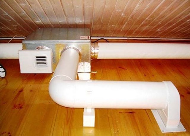 Монтаж всех элементов системы вентиляции лучше всего производить параллельно со строительством бани