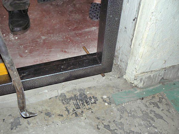 Как установить входную дверь