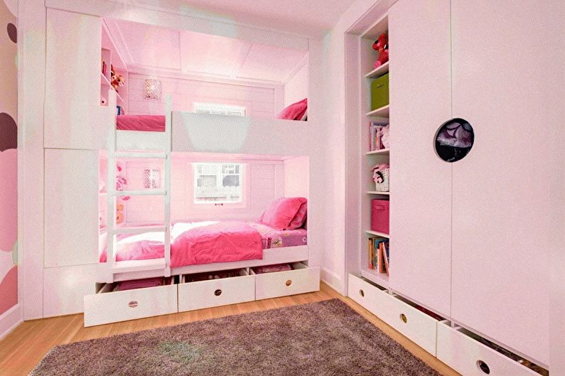 Детская комната с двумя кроватями для мальчиков
