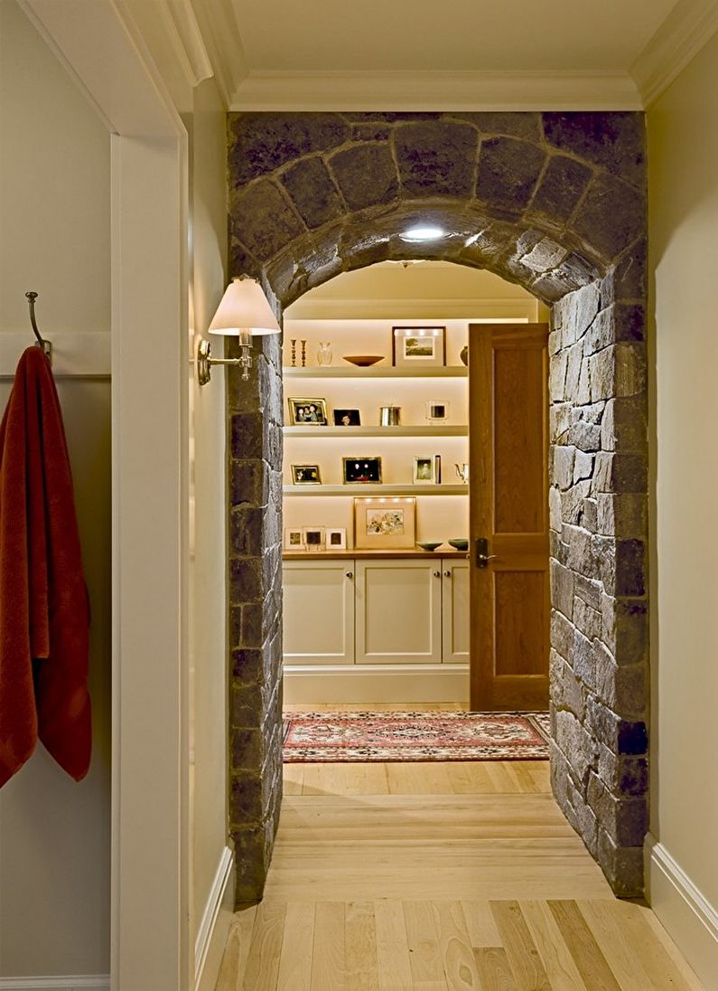 Интерьер коридора из камня
