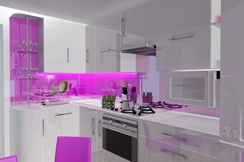 Фиолетовая кухня с серым фартуком