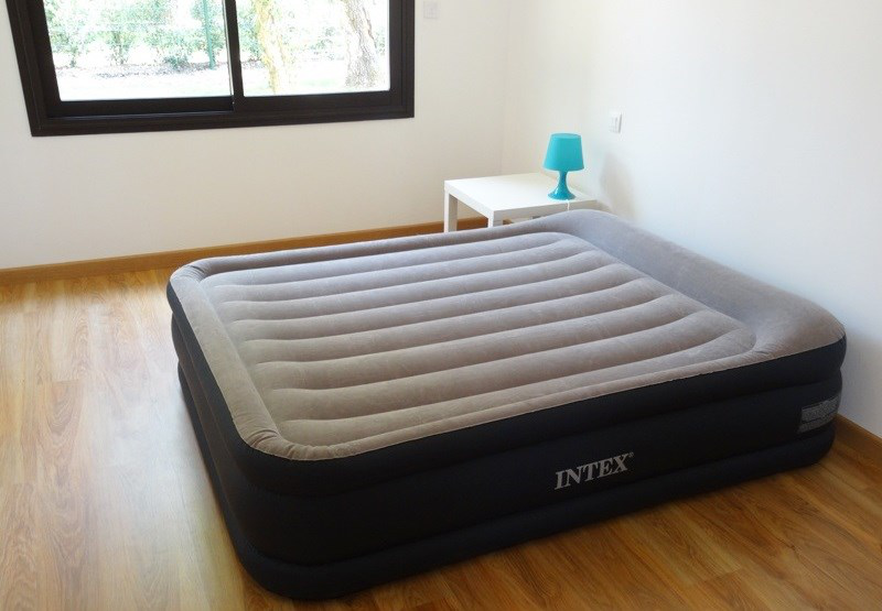 Intex 67738 – лучшая надувная кровать для сна