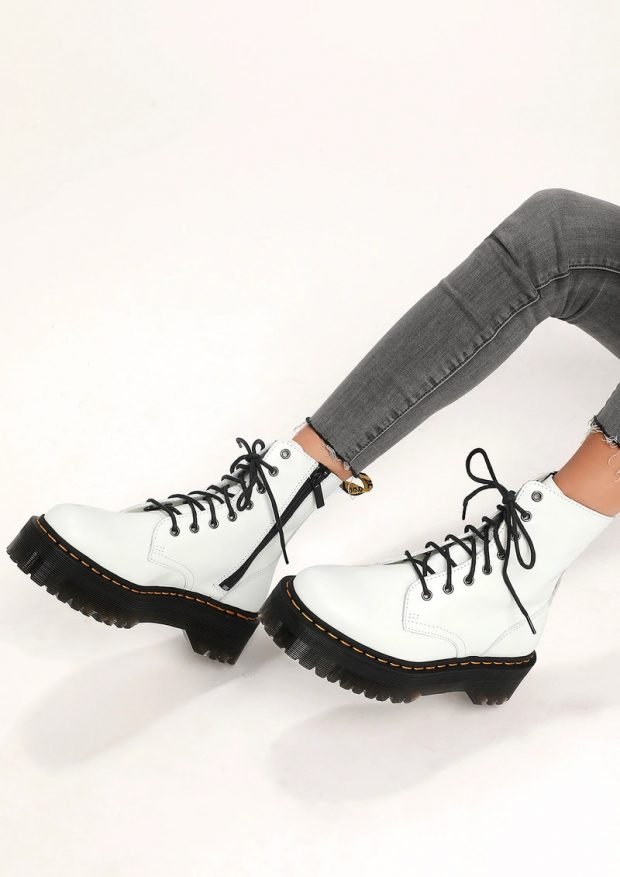 Модная обувь осень-зима 2019 2020: белые толстая подошва черные шнурки