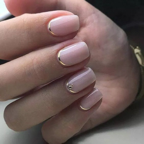 Нежный маникюр на короткие ногти 2019-2020