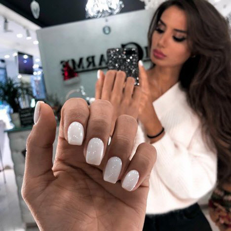 Нежный маникюр на короткие ногти 2019-2020