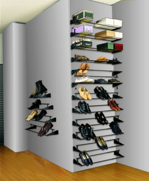 Обувница в встроенном шкафу в прихожей